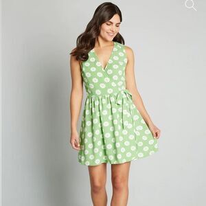 NWT Modcloth Daisy Reto "Pose Without Saying"  Wrap Dress